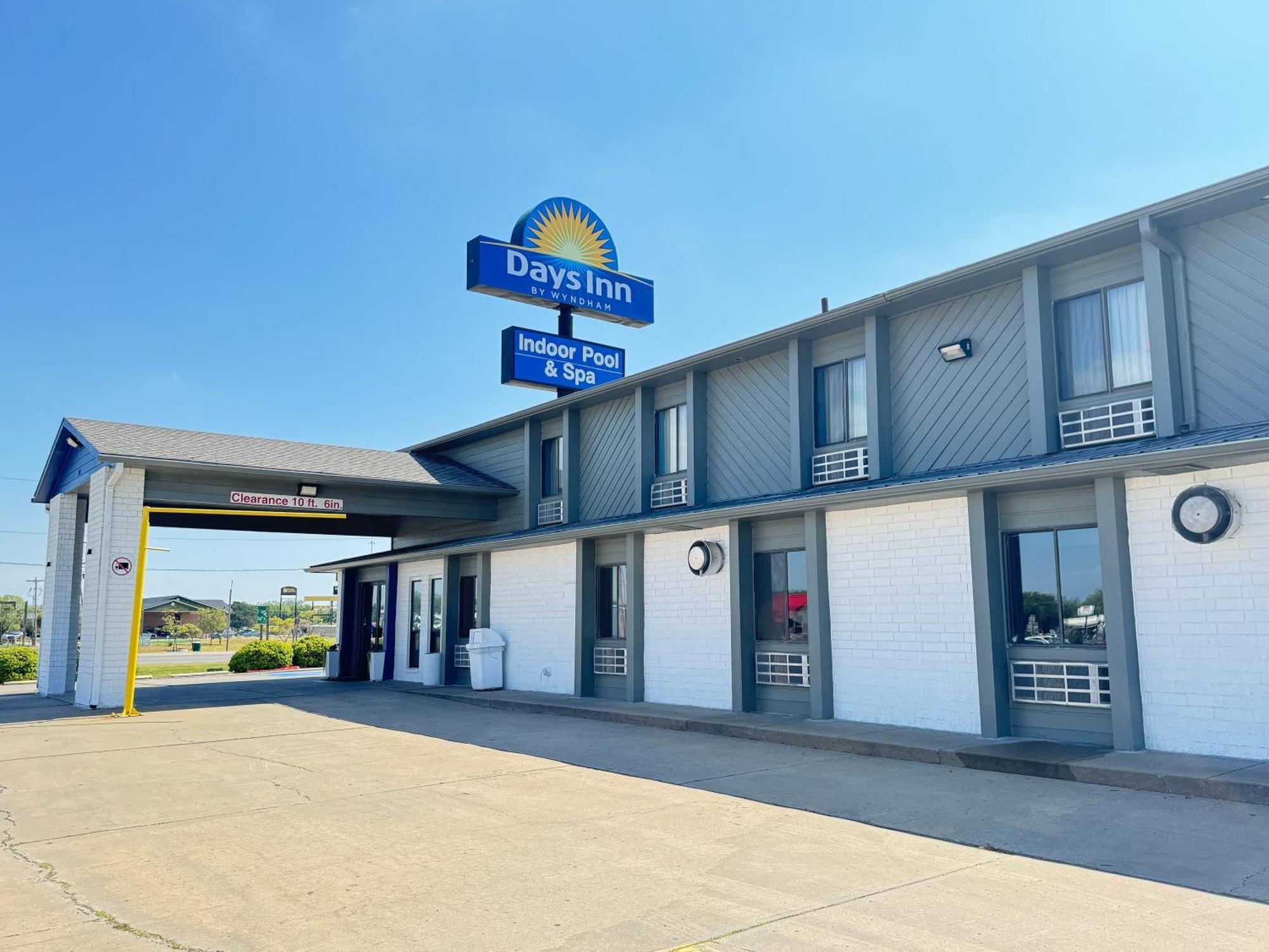 Days Inn By Wyndham Salina I-70 Exterior foto